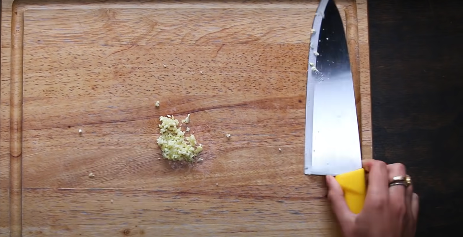 How to Carry a Knife in the Kitchen? KitchenProfy