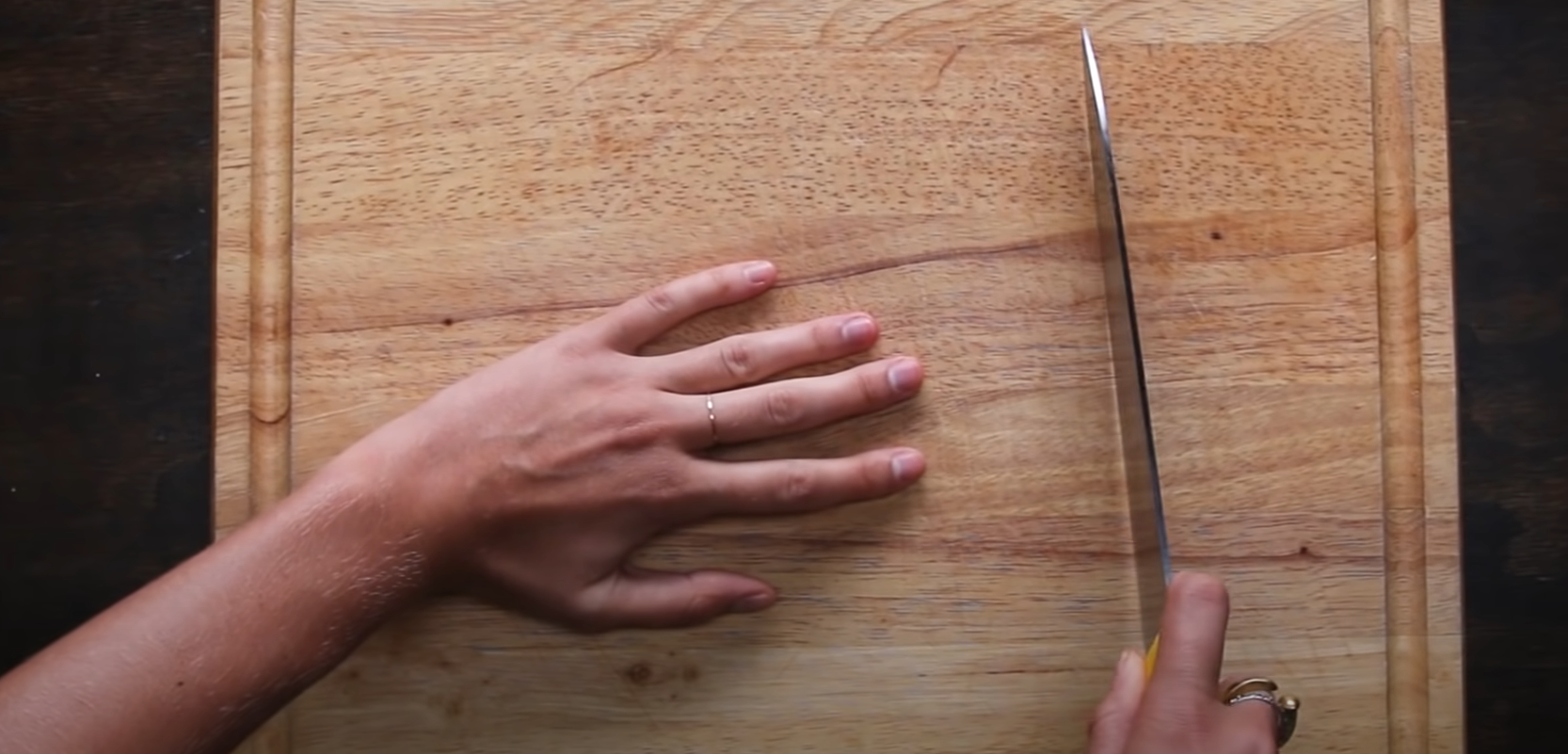 How to Carry a Knife in the Kitchen? KitchenProfy