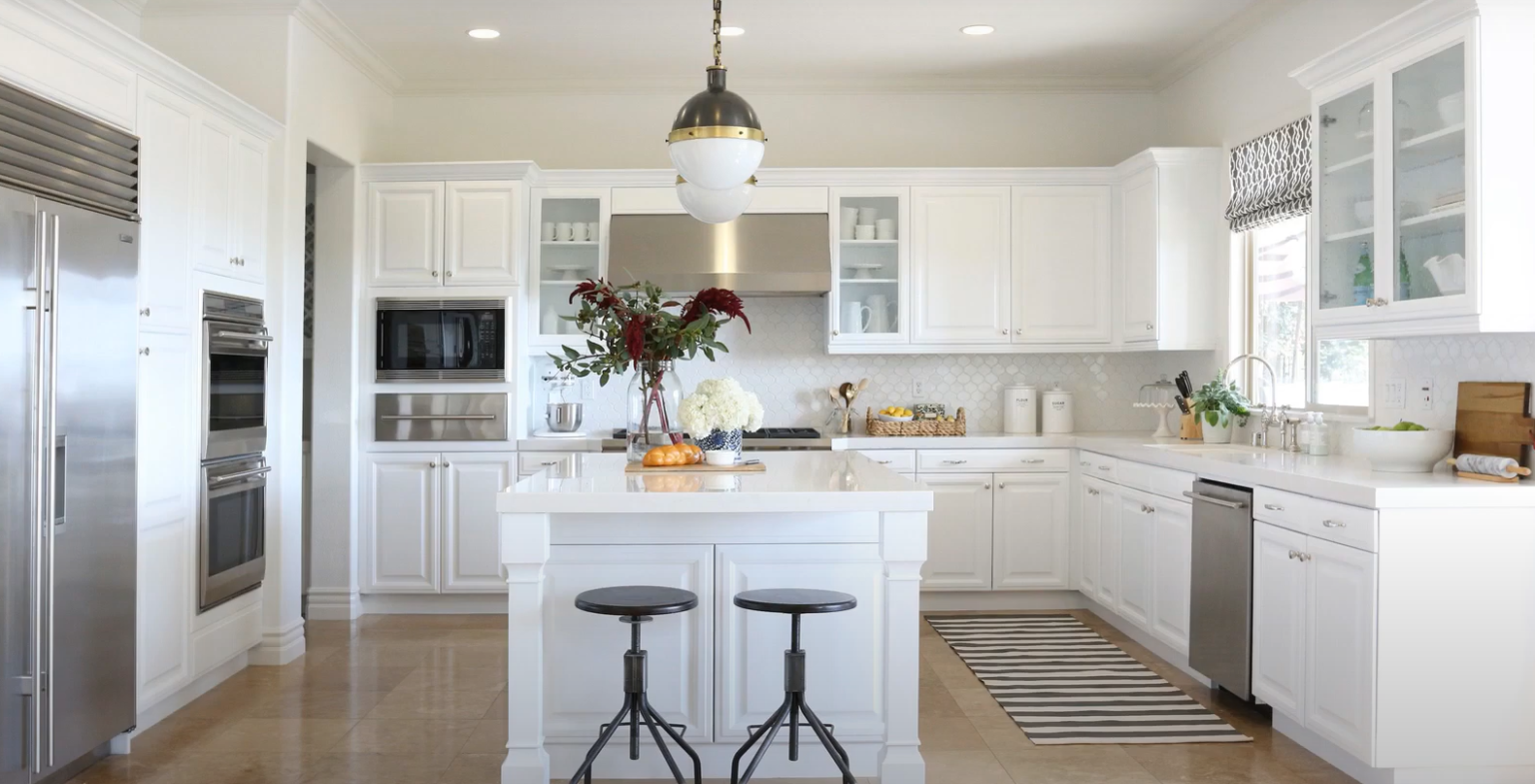 What Color Kitchen Table Goes With White Cabinets? - KitchenProfy