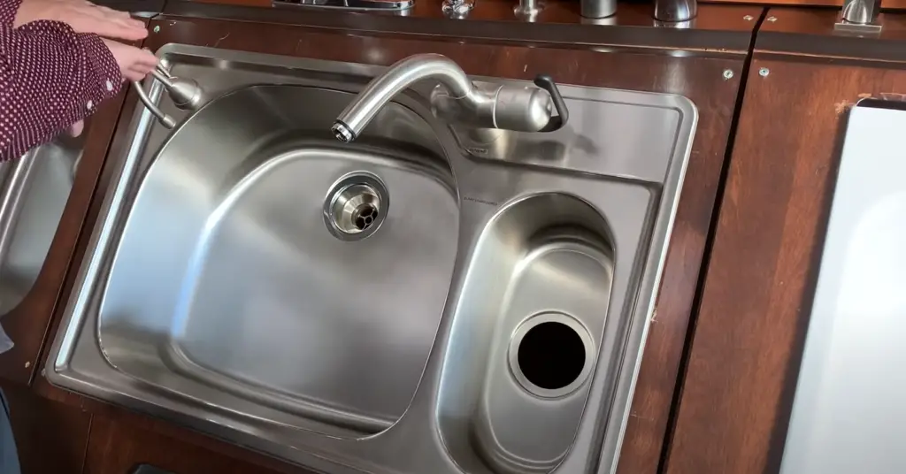 What is the capacity of the kitchen sink?