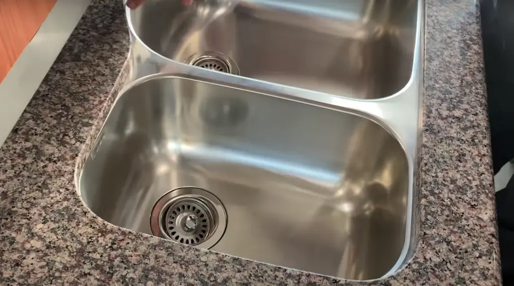 How many gallons of water can a kitchen sink hold?