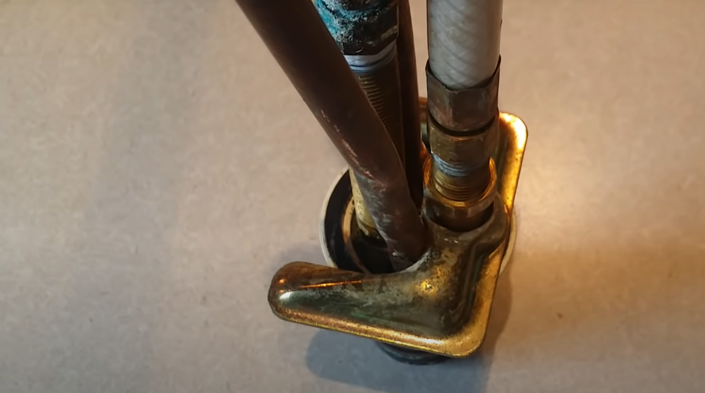 How to Remove Kitchen Faucet With U Shaped Bracket? KitchenProfy