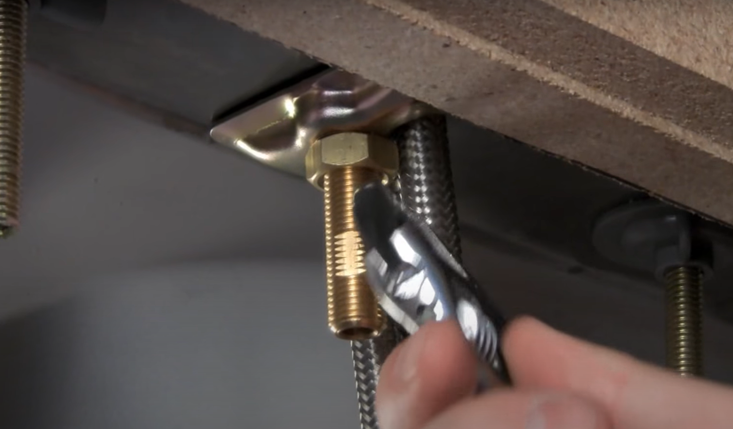 How to Remove Kitchen Faucet With U Shaped Bracket? KitchenProfy