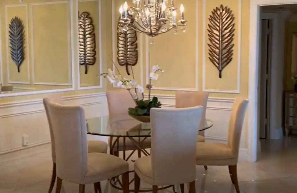 About Traditional Dining Rooms