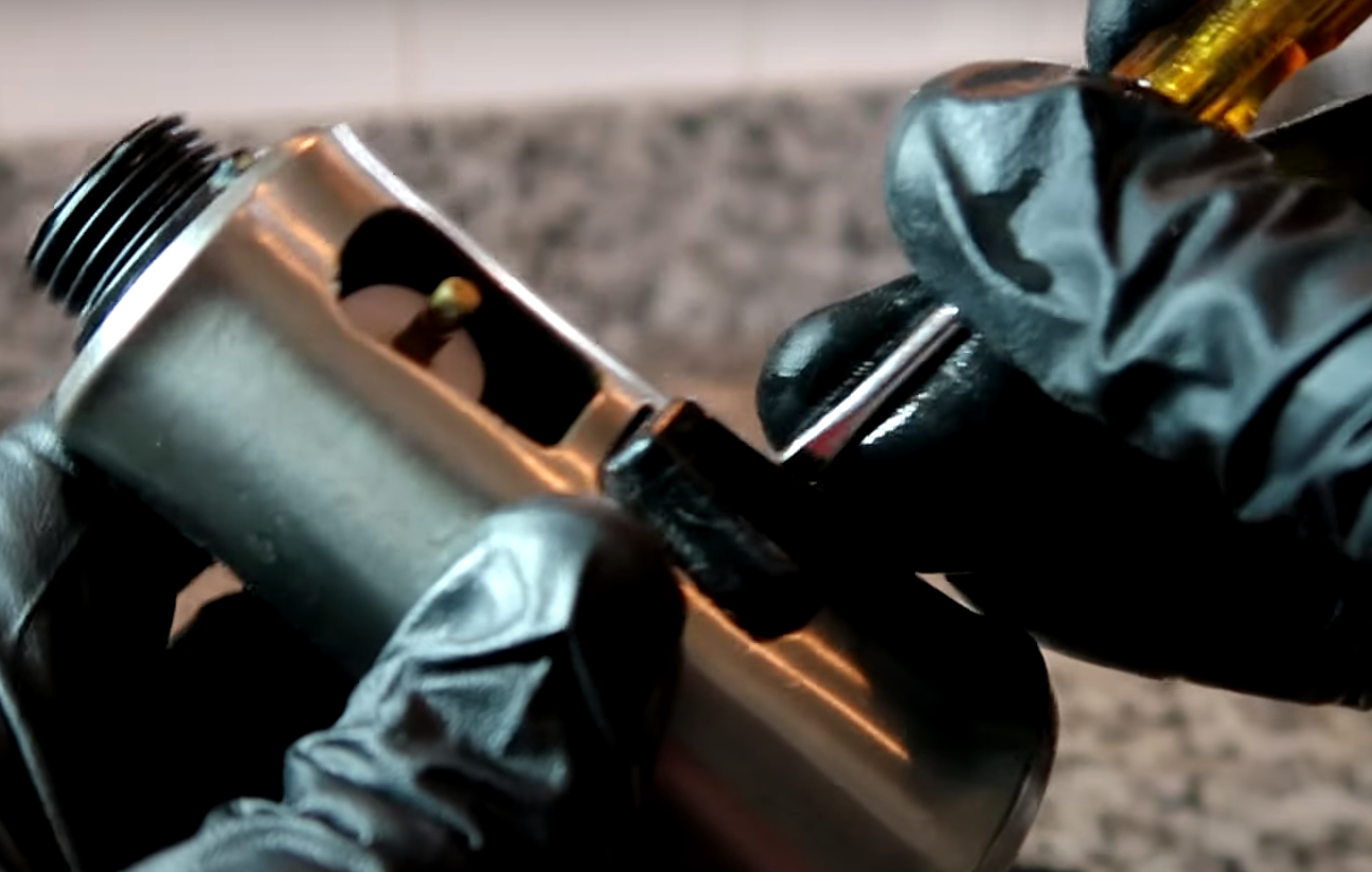 Kitchen Faucet Stuck on Spray Mode How to Fix? KitchenProfy