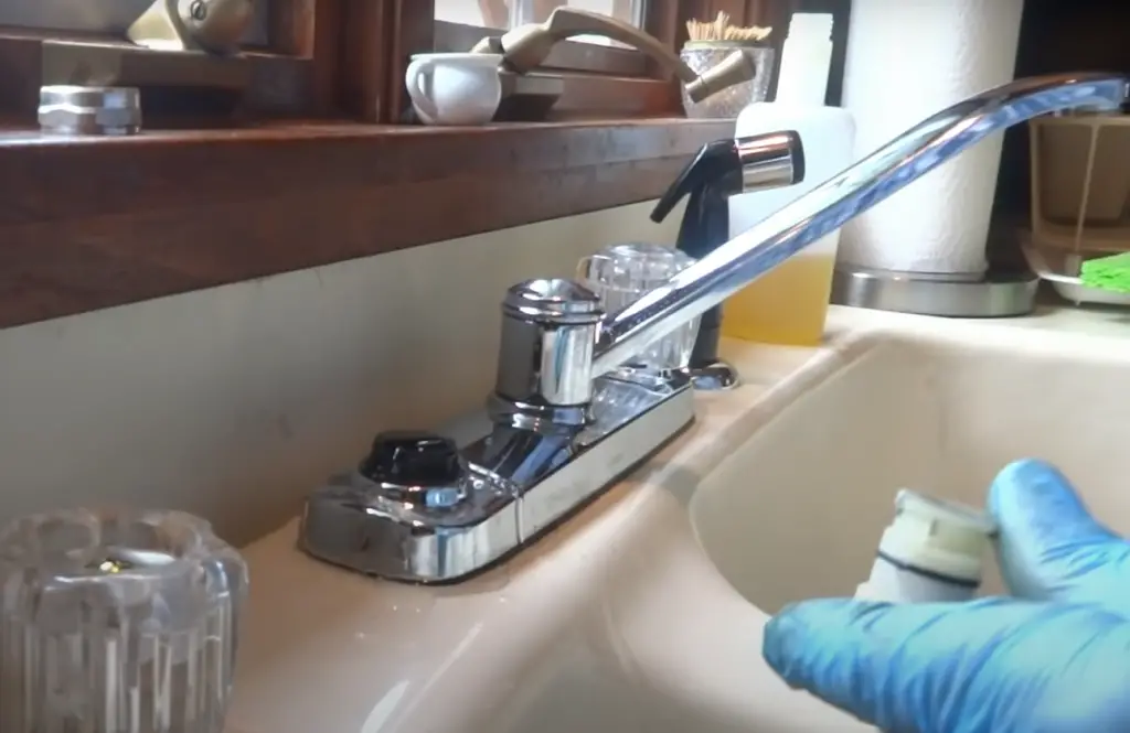 How to fix a kitchen sink with no hot water