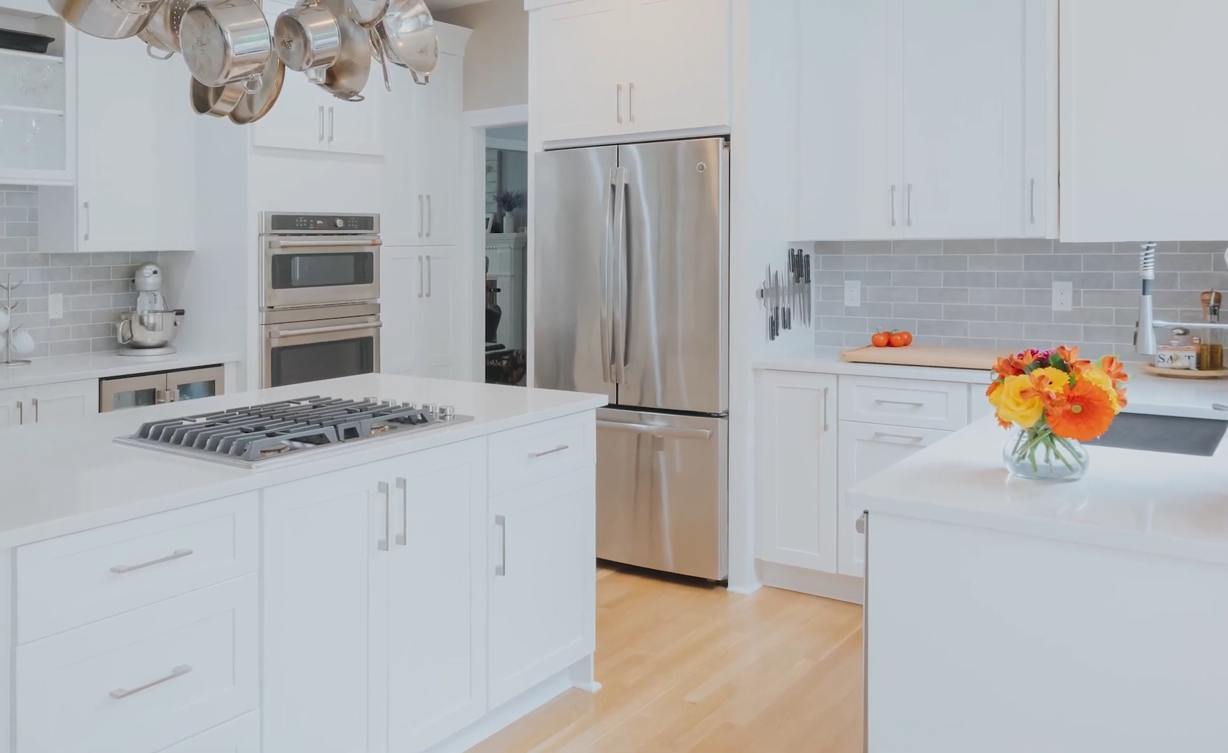 Painting vs. Refacing Kitchen Cabinets: What’s the Difference ...