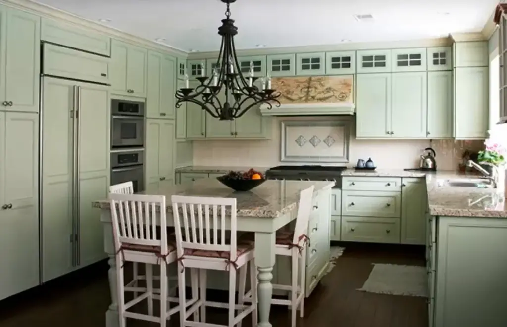 Eat-In Kitchen vs. Dining Room: The Right Choice for You