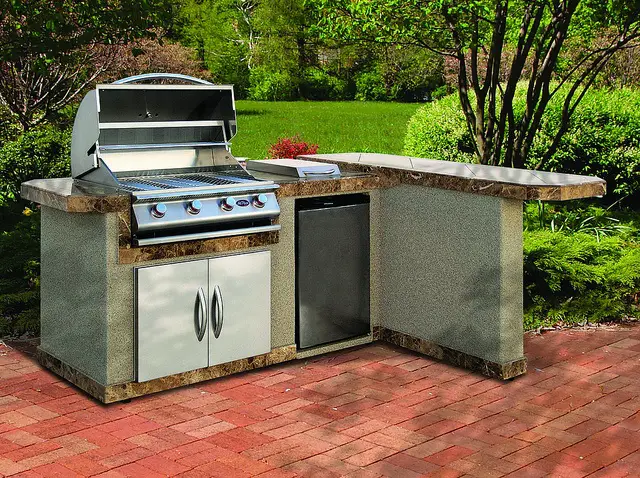 A Simple, Yet Stunning, Outdoor Kitchen
