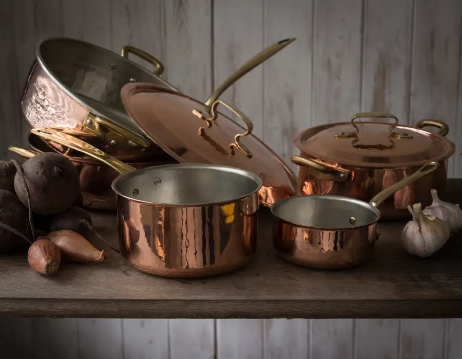 Why do professional chefs use copper pans