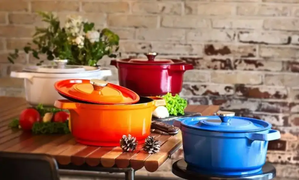 The Differences Between Clay Pots and Dutch Ovens